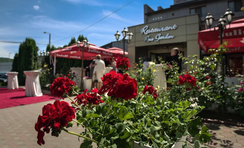 Hotel Ozana Bistrita  Bagian luar foto